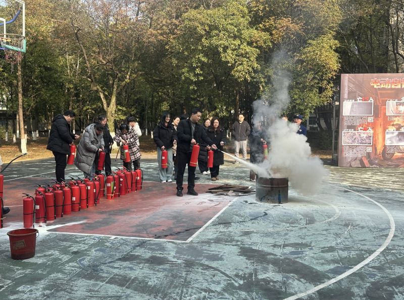 筑牢消防安全“防火墻”